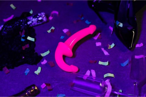 RealRock - Dildo StrapOn świecące w ciemności 13,5 cm RealRock - Dildo StrapOn świecące w ciemności 13,5 cm