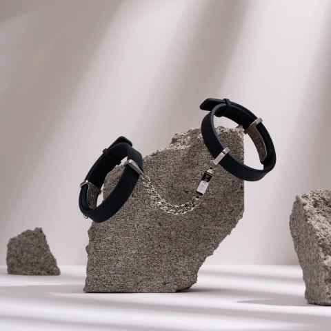 Crave - ID Cuffs Mankiety skórzane czarne ze srebrem Crave - ID Cuffs Mankiety skórzane czarne ze srebrem