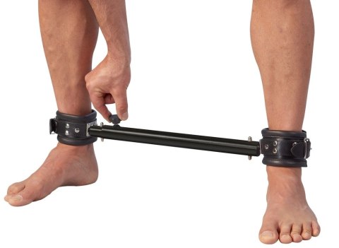 ZADO - Czarna Rozpórka Z Mankietami Na Nogi BDSM Czarne ZADO - Czarna Rozpórka Z Mankietami Na Nogi BDSM Czarne