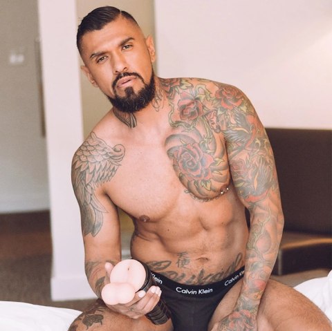 Fleshlight Fleshsack czarna tuba - model anatomiczny SuperSkin Fleshlight Fleshsack czarna tuba - model anatomiczny SuperSkin